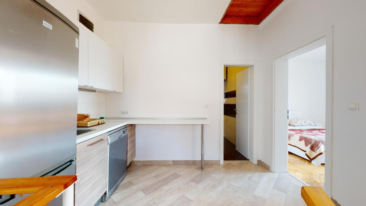 Apartments Riva Metajna Eksteriør billede
